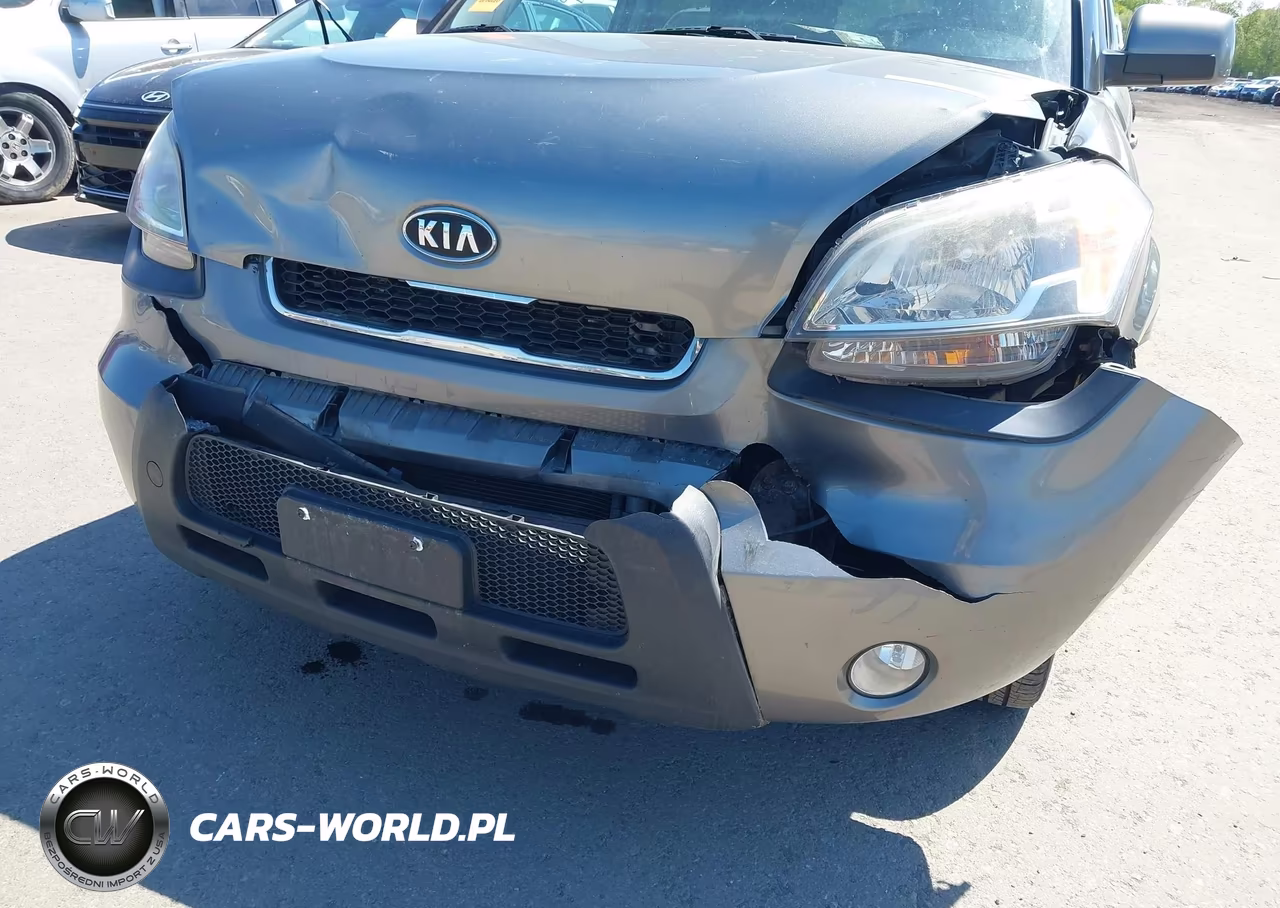 2011 Kia Soul + VIN:KNDJT2A21B7310594 - 6