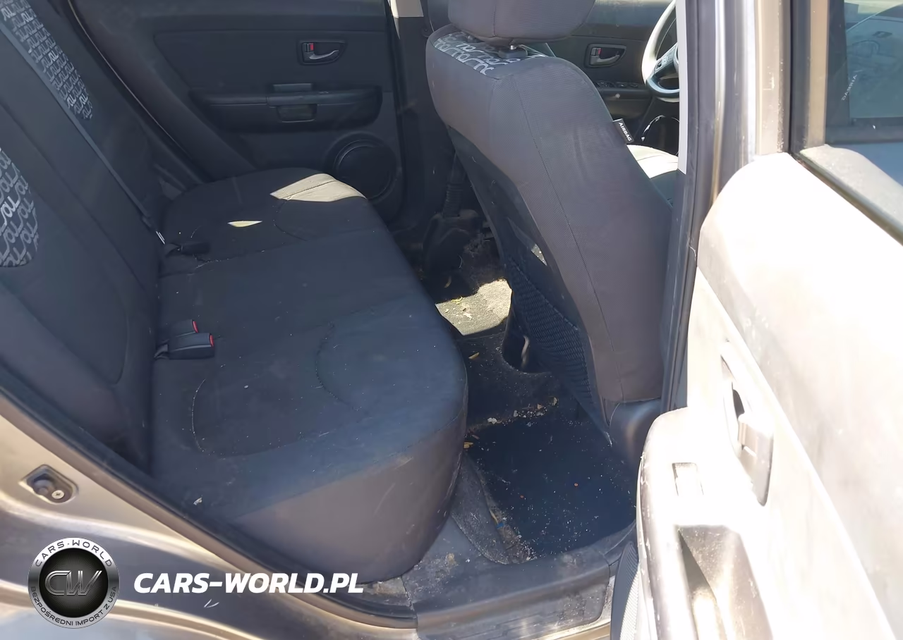 2011 Kia Soul + VIN:KNDJT2A21B7310594 - 8