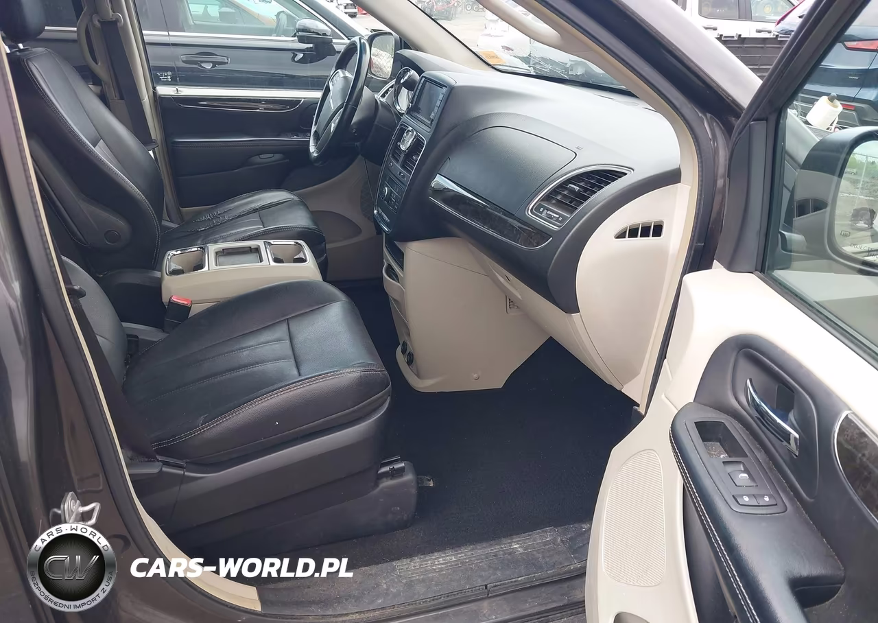 2015 Chrysler Town & Country Touring VIN:2C4RC1BGXFR539092 - 5