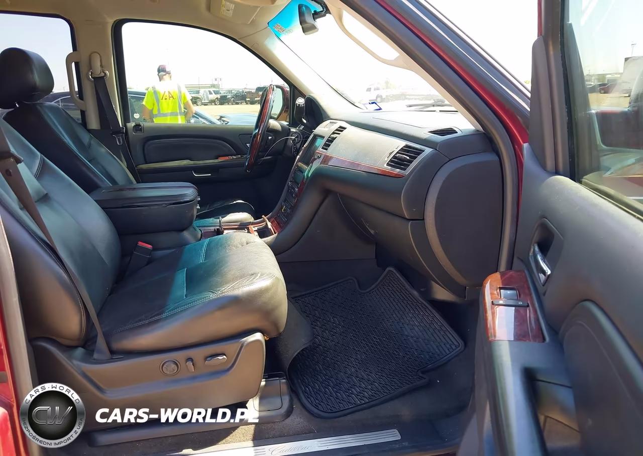 2010 Cadillac Escalade Standard VIN:1GYUKAEF8AR168605 - 5