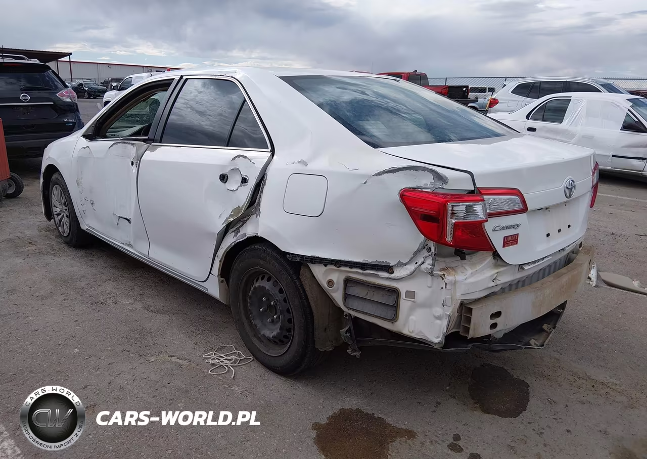 2014 Toyota Camry Le VIN:4T4BF1FK5ER374725 - 3
