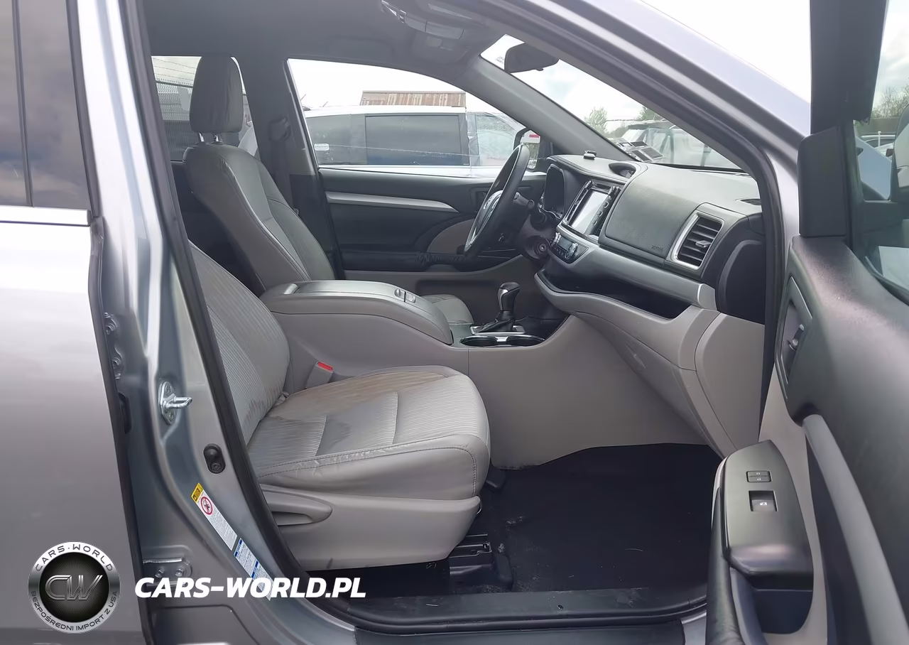 2016 Toyota Highlander Le Plus V6 VIN:5TDBKRFH2GS274635 - 5