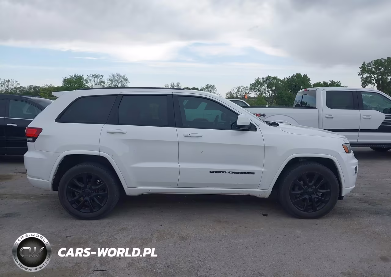 2017 Jeep Grand Cherokee Altitude 4X4 VIN:1C4RJFAG5HC720245 - 13