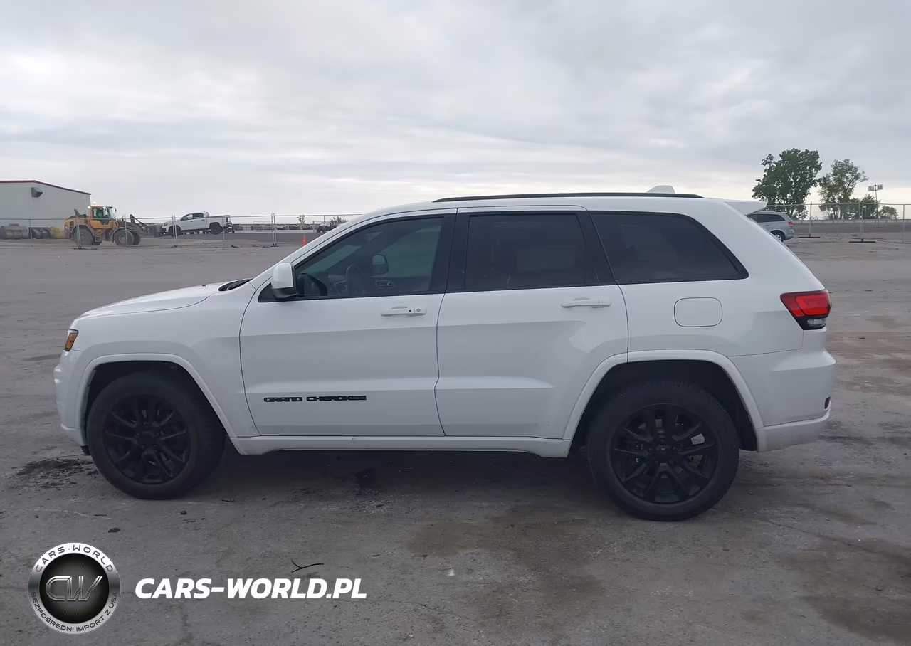 2017 Jeep Grand Cherokee Altitude 4X4 VIN:1C4RJFAG5HC720245 - 14