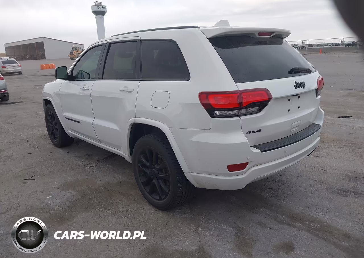 2017 Jeep Grand Cherokee Altitude 4X4 VIN:1C4RJFAG5HC720245 - 3