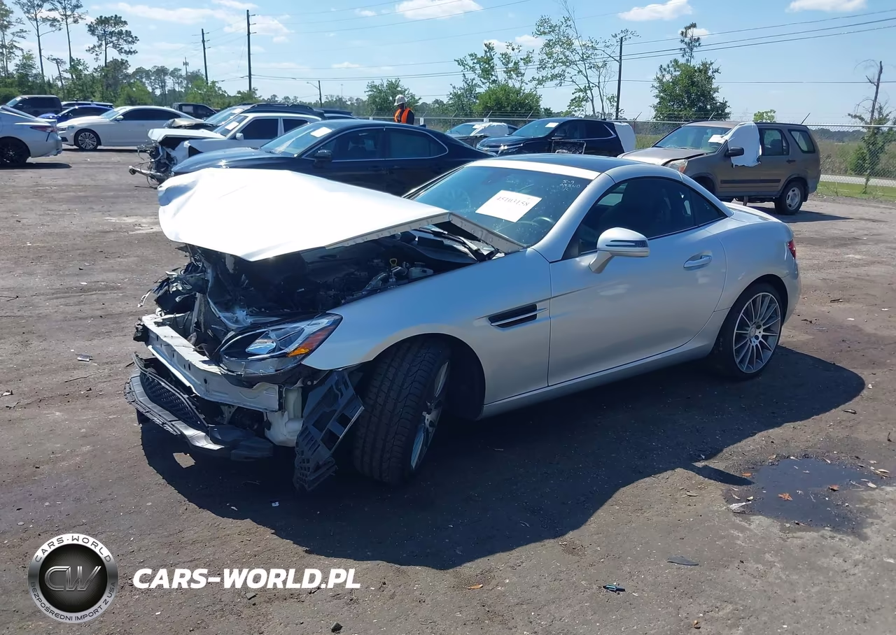 2017 Mercedes-Benz Slc 300 VIN:WDDPK3JA7HF137114 - 2