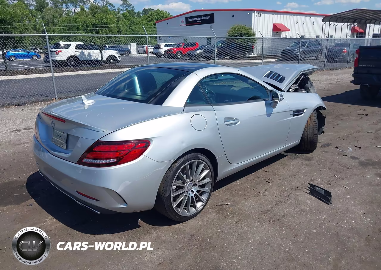 2017 Mercedes-Benz Slc 300 VIN:WDDPK3JA7HF137114 - 4