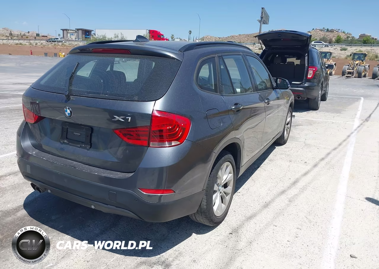 2014 BMW X1 xDrive28I VIN:WBAVL1C51EVY16989 - 4