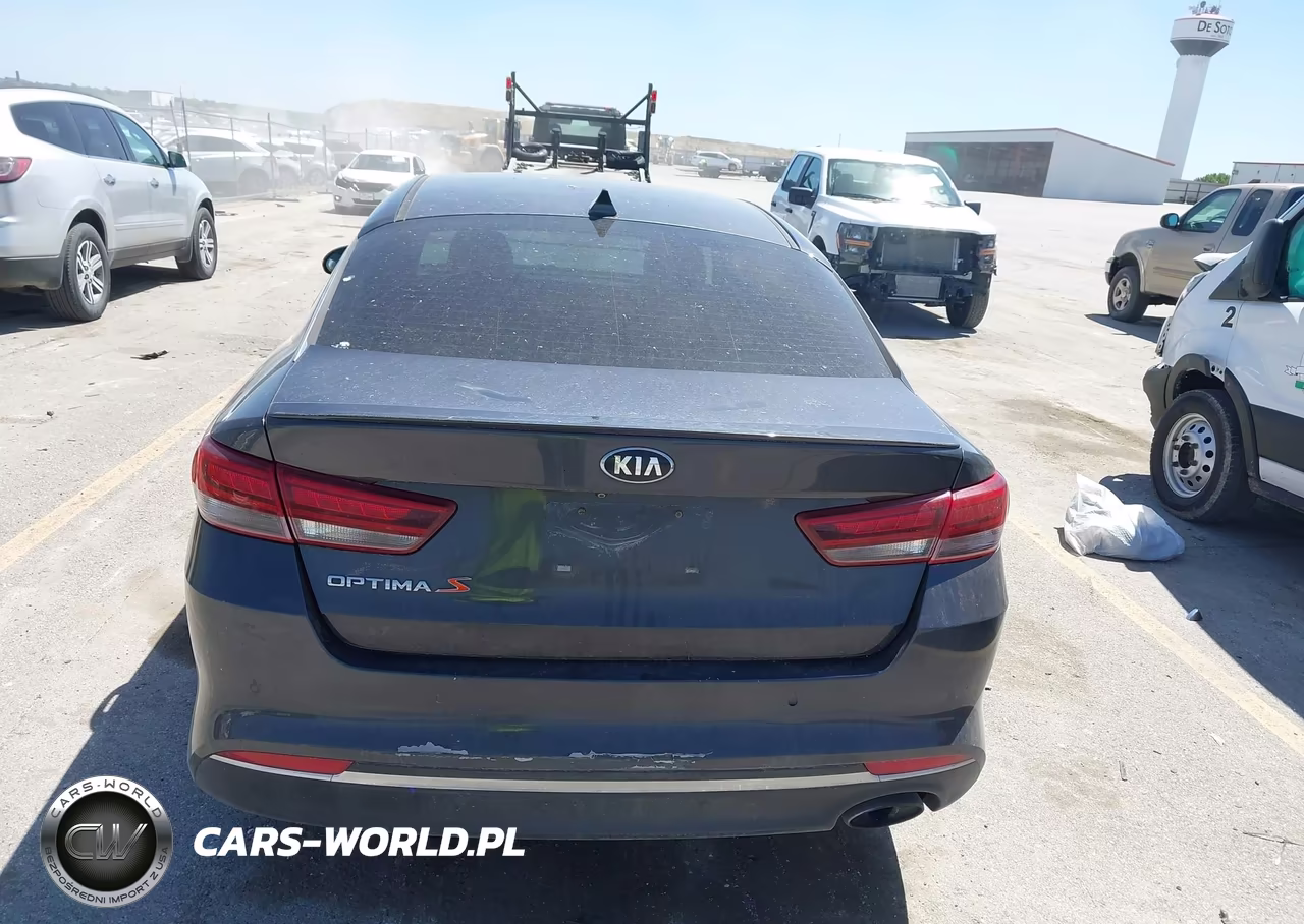 2018 Kia Optima S VIN:5XXGT4L35JG251390 - 17