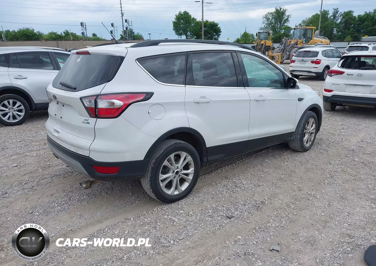 2018 Ford Escape Se VIN:1FMCU9GD5JUA66063 - 4