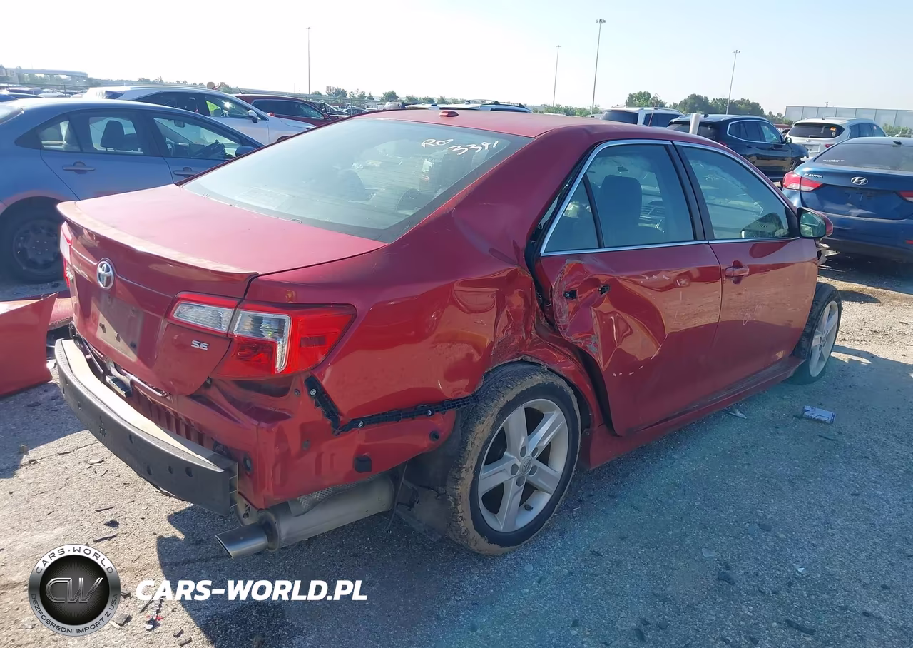 2014 Toyota Camry Se VIN:4T1BF1FK4EU820549 - 4