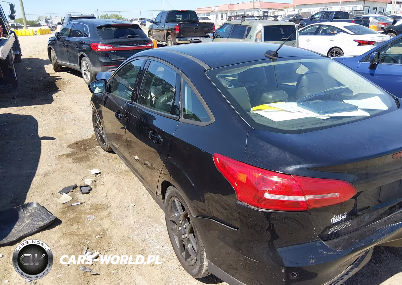 2016 Ford Focus Se VIN:1FADP3F25GL222068 - 3