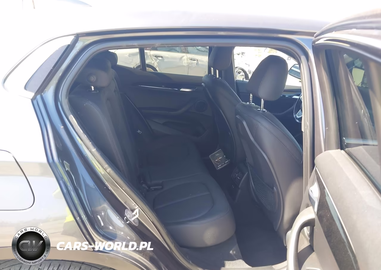 2018 BMW X2 xDrive28I VIN:WBXYJ5C36JEF80478 - 8