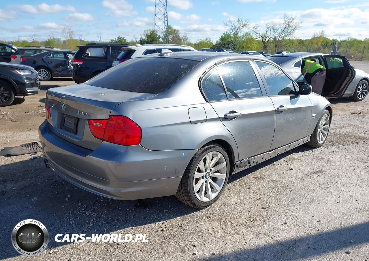 2011 BMW 328I xDrive VIN:WBAPK5G53BNN31185 - 4