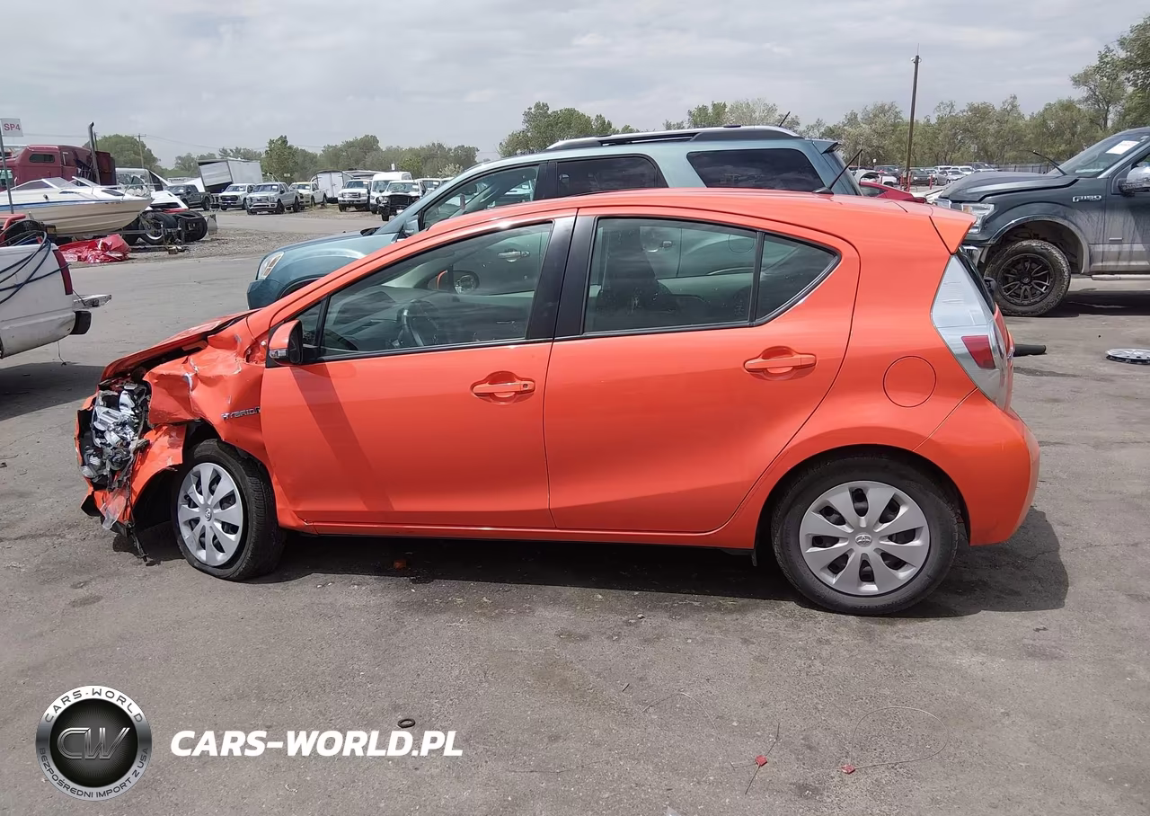 2013 Toyota Prius C Two VIN:JTDKDTB3XD1049454 - 14
