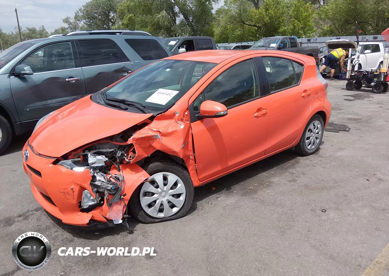 2013 Toyota Prius C Two VIN:JTDKDTB3XD1049454 - 2