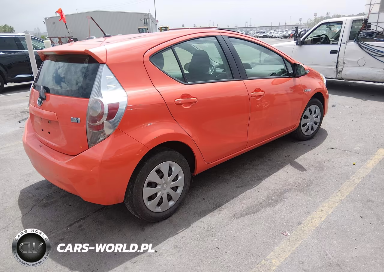 2013 Toyota Prius C Two VIN:JTDKDTB3XD1049454 - 4