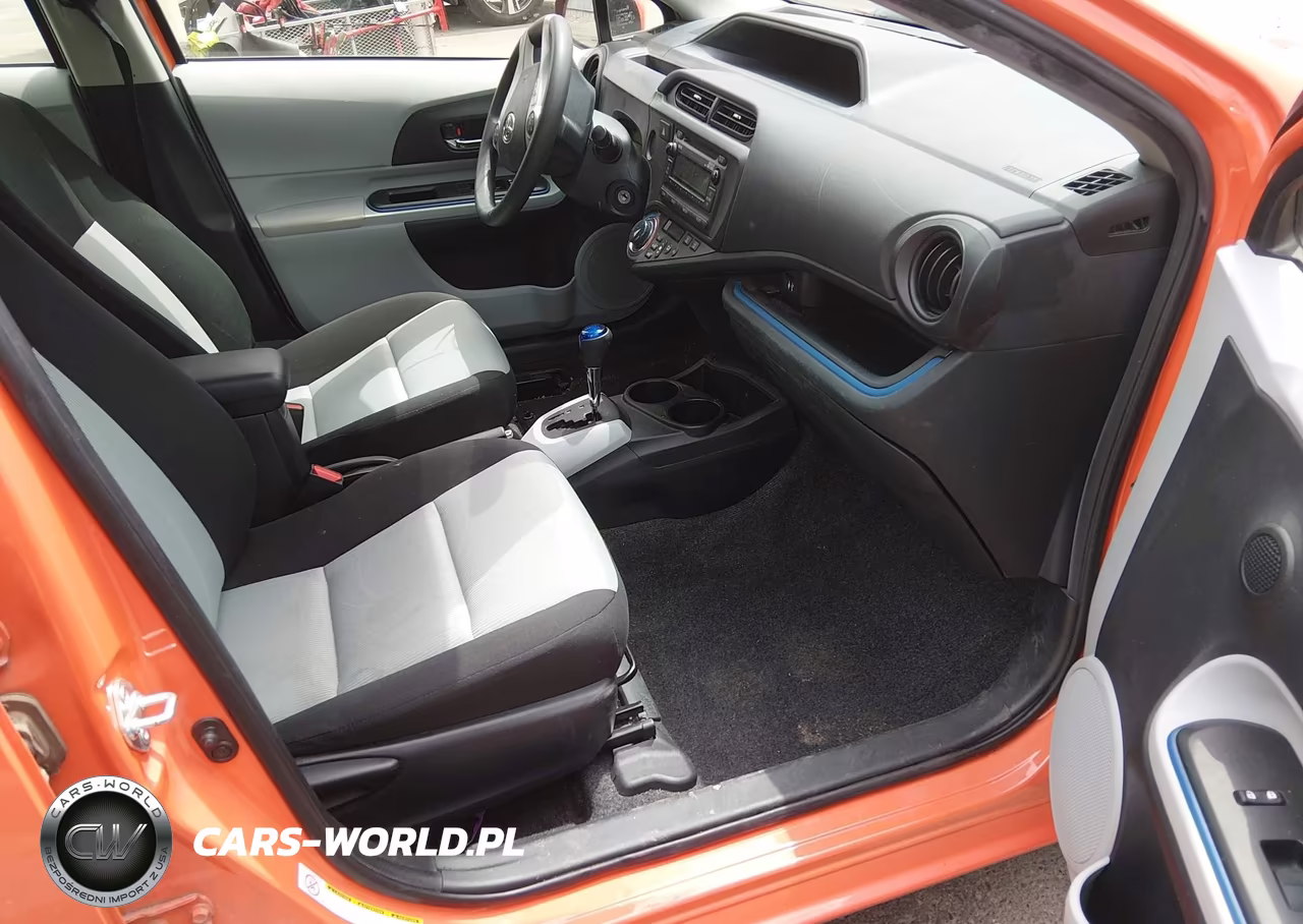 2013 Toyota Prius C Two VIN:JTDKDTB3XD1049454 - 5