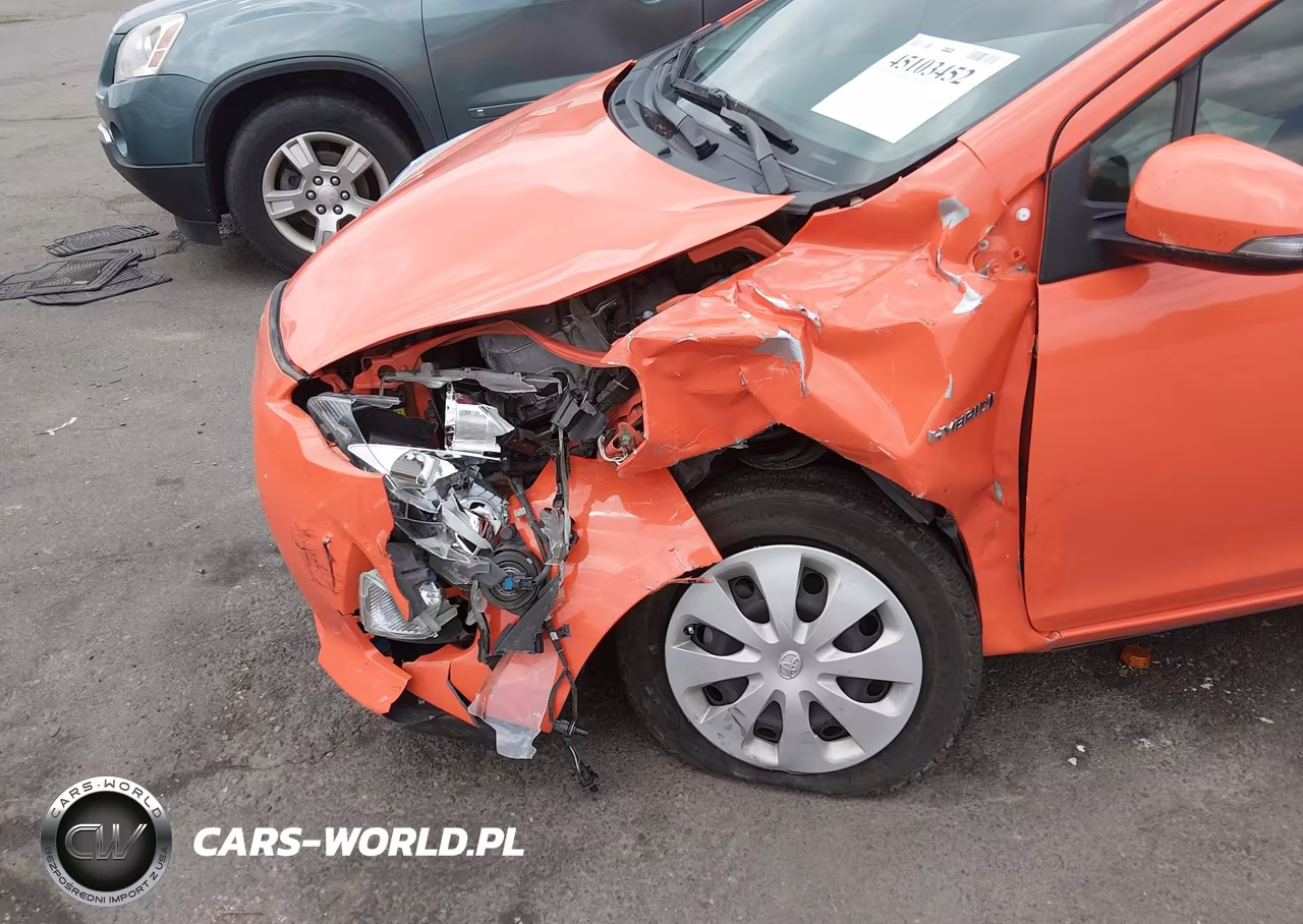 2013 Toyota Prius C Two VIN:JTDKDTB3XD1049454 - 6