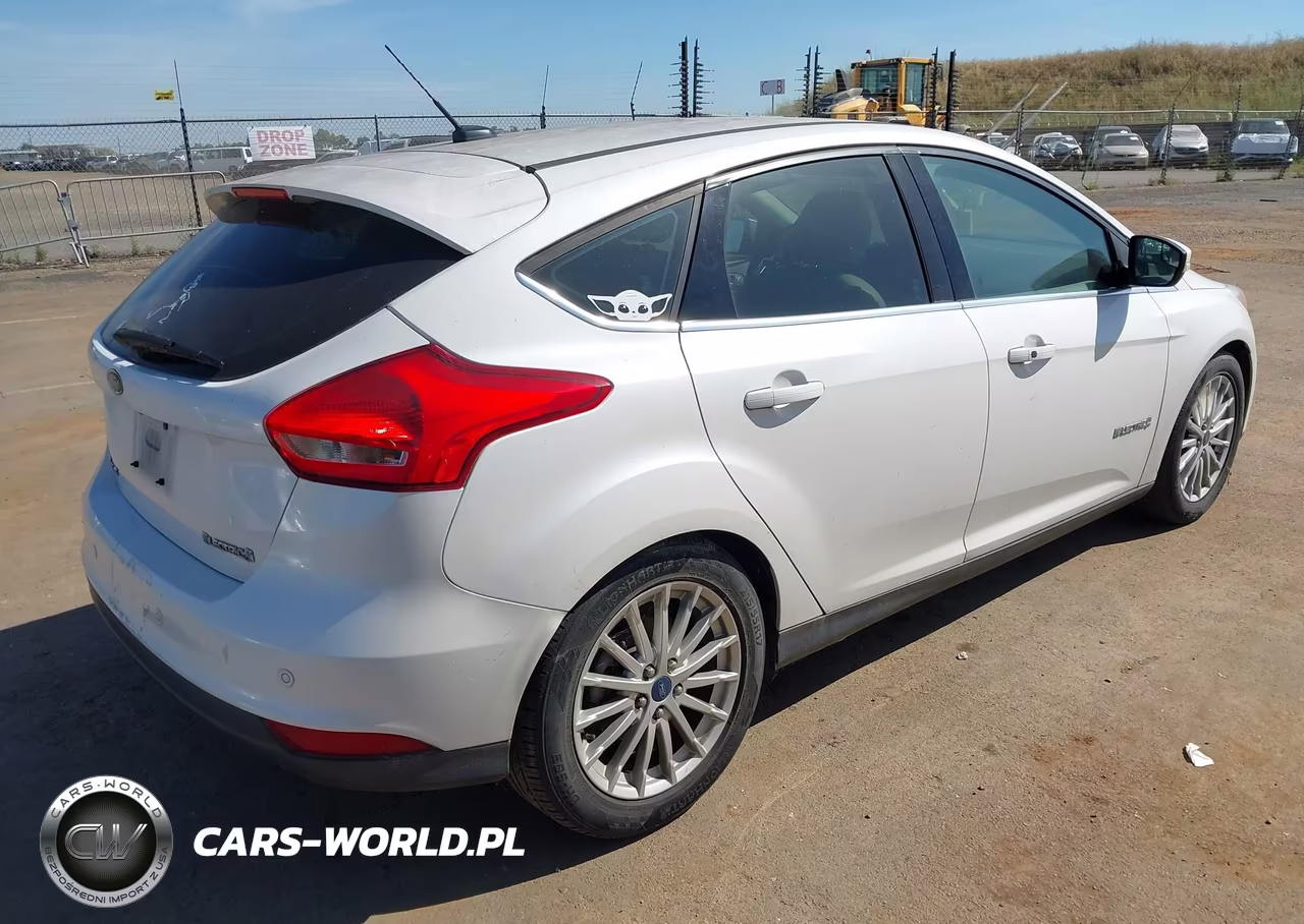 2015 Ford Focus Electric VIN:1FADP3R45FL386254 - 4