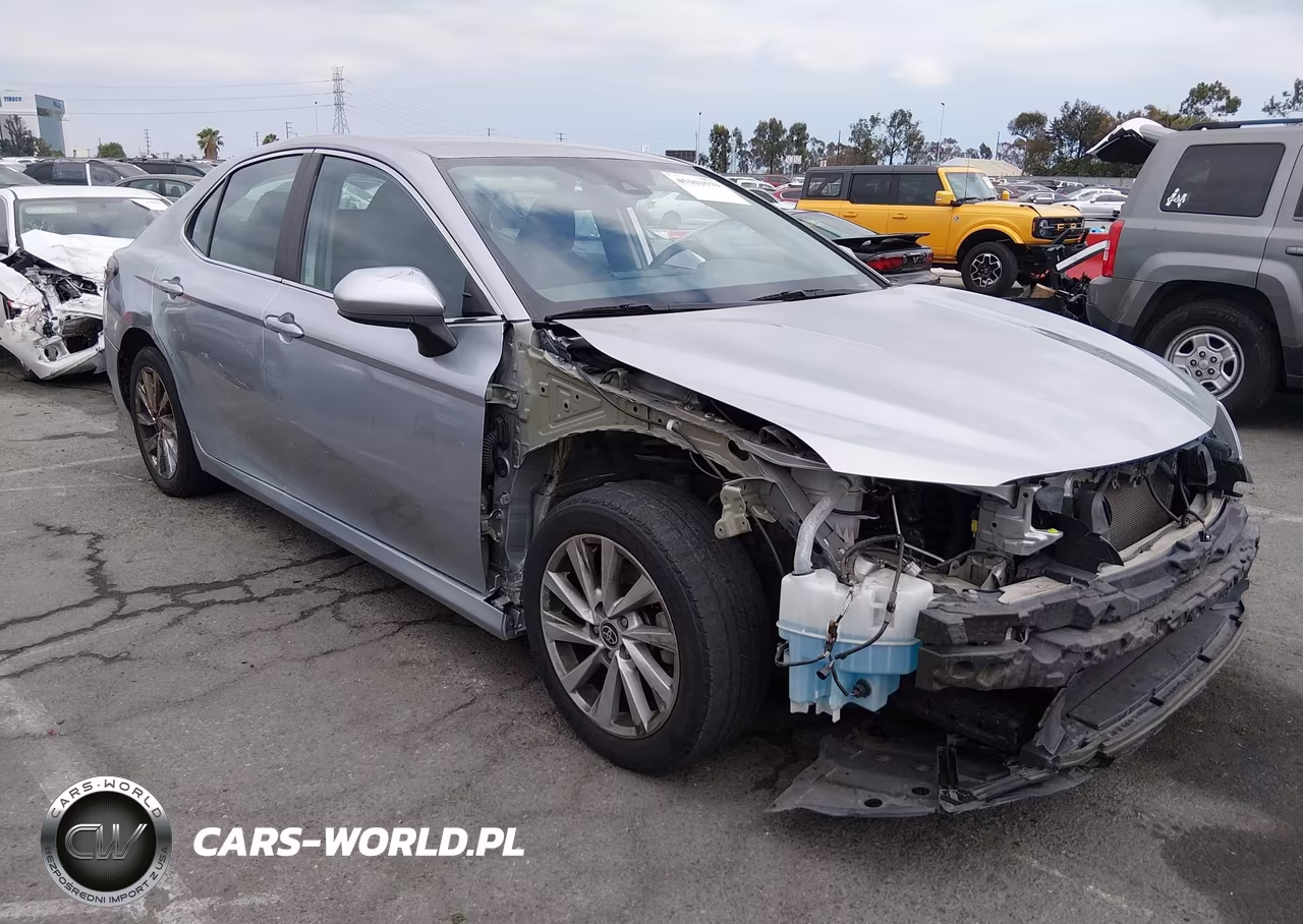 2022 Toyota Camry Le – zdjęcie 1 z 18
