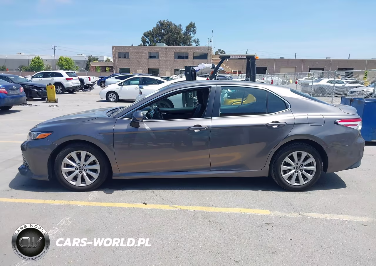 2018 Toyota Camry Le VIN:4T1B11HK6JU114897 - 14
