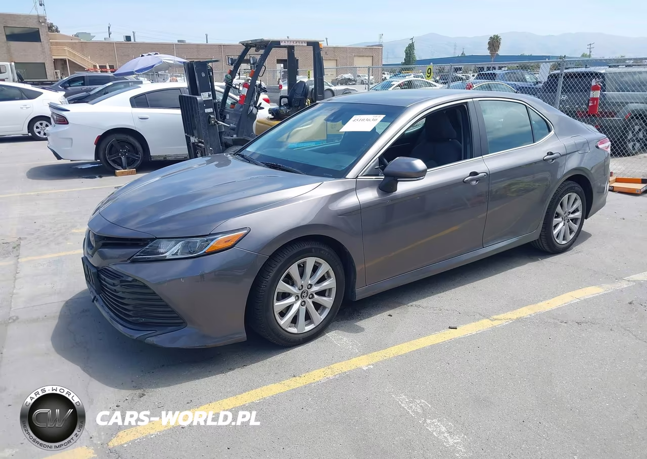 2018 Toyota Camry Le VIN:4T1B11HK6JU114897 - 2