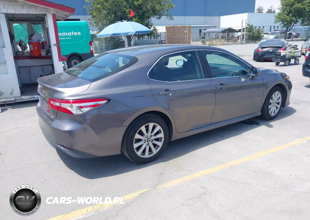 2018 Toyota Camry Le VIN:4T1B11HK6JU114897 - 4