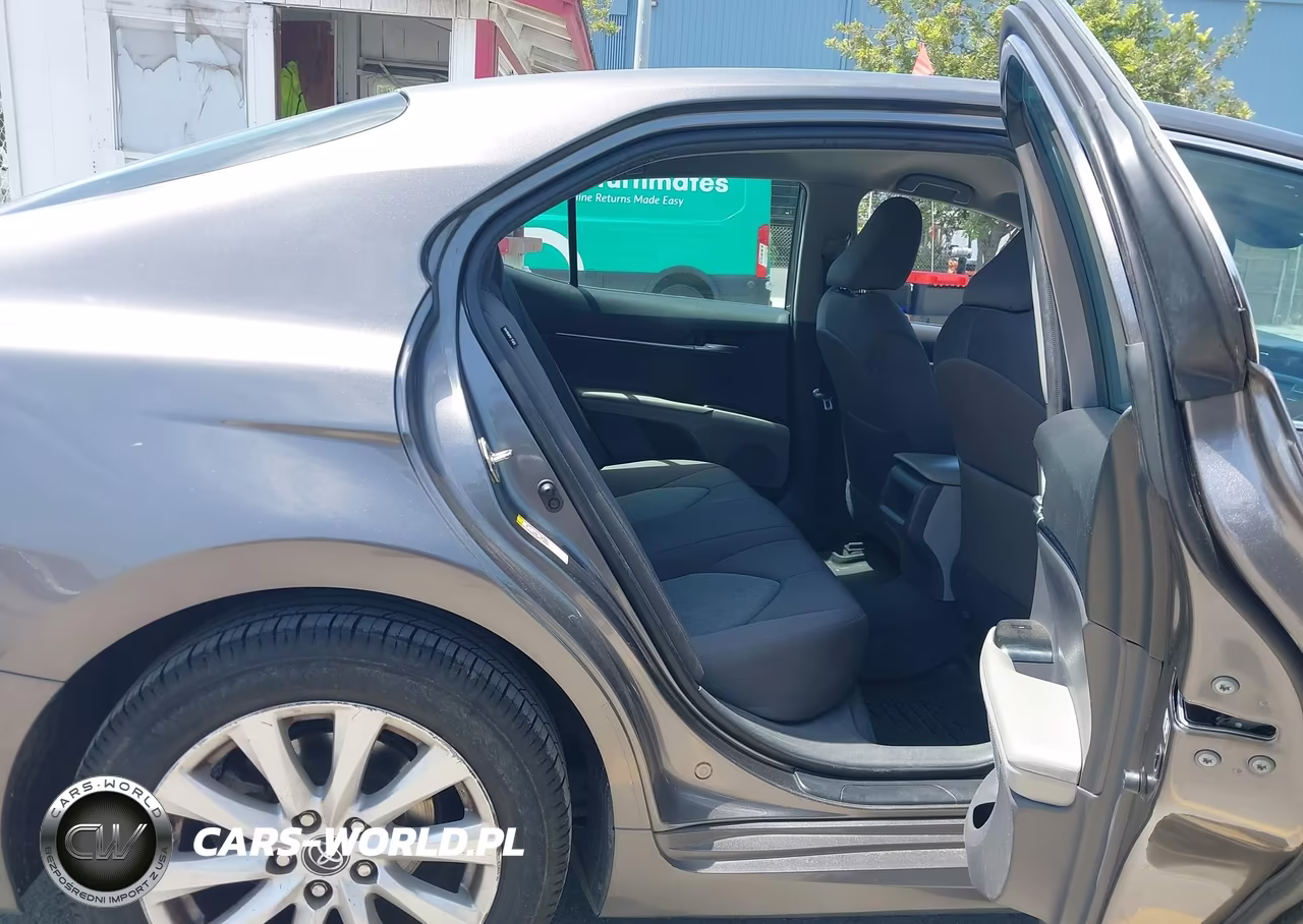 2018 Toyota Camry Le VIN:4T1B11HK6JU114897 - 8