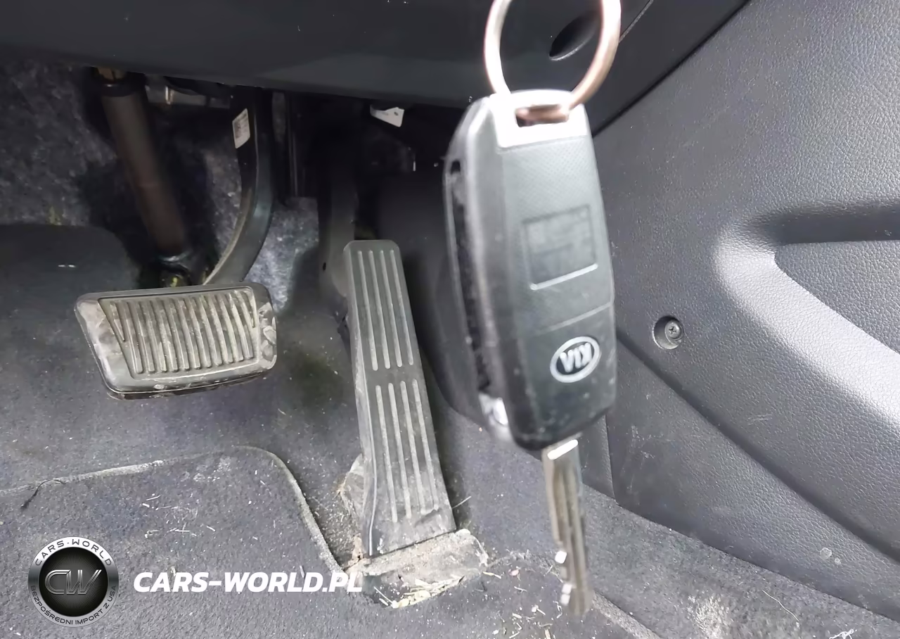 2018 Kia Forte Lx VIN:3KPFK4A76JE217472 - 11