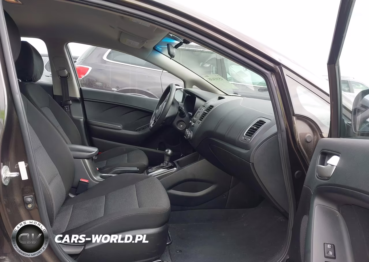2018 Kia Forte Lx VIN:3KPFK4A76JE217472 - 5