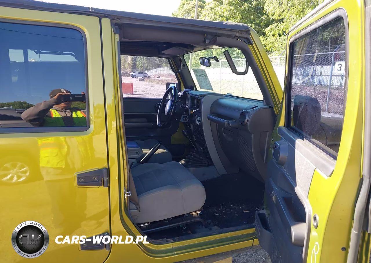 2007 Jeep Wrangler Unlimited Sahara VIN:1J4GB59117L111418 - 5