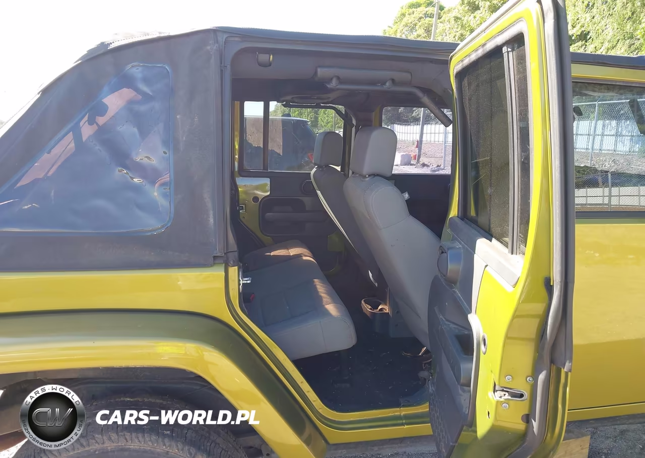 2007 Jeep Wrangler Unlimited Sahara VIN:1J4GB59117L111418 - 8