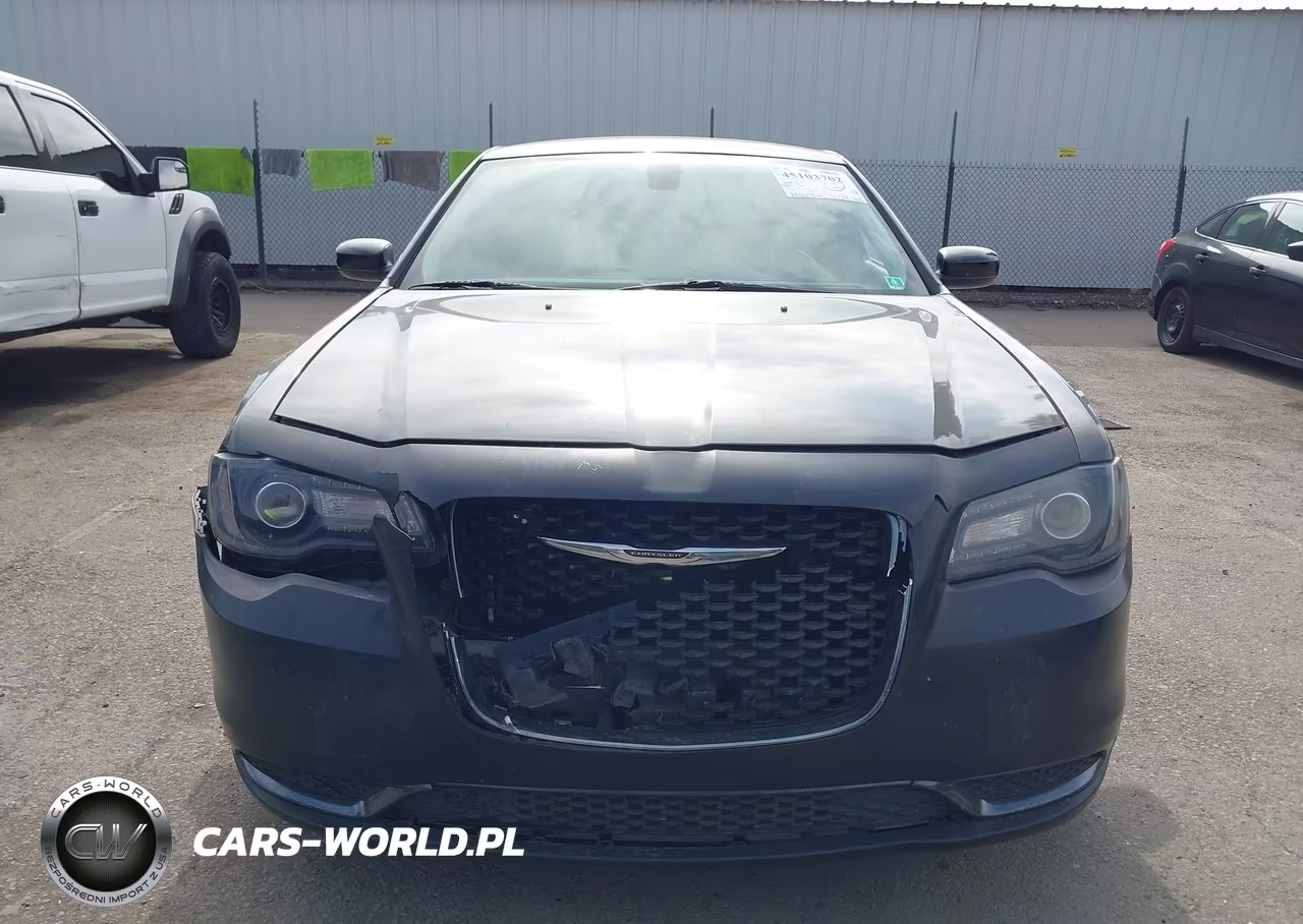 2018 Chrysler 300 Touring VIN:2C3CCAAG8JH302062 - 12