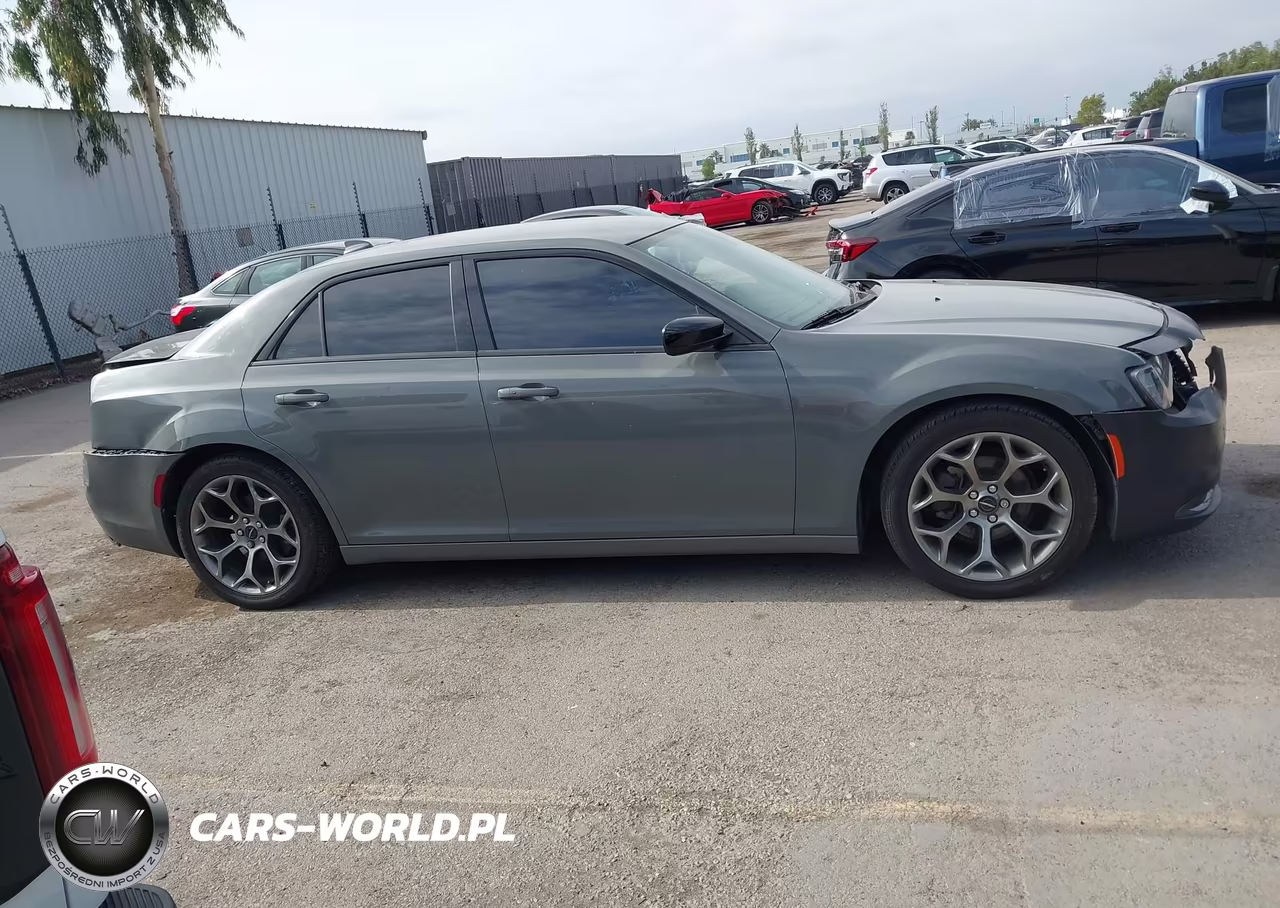 2018 Chrysler 300 Touring VIN:2C3CCAAG8JH302062 - 13