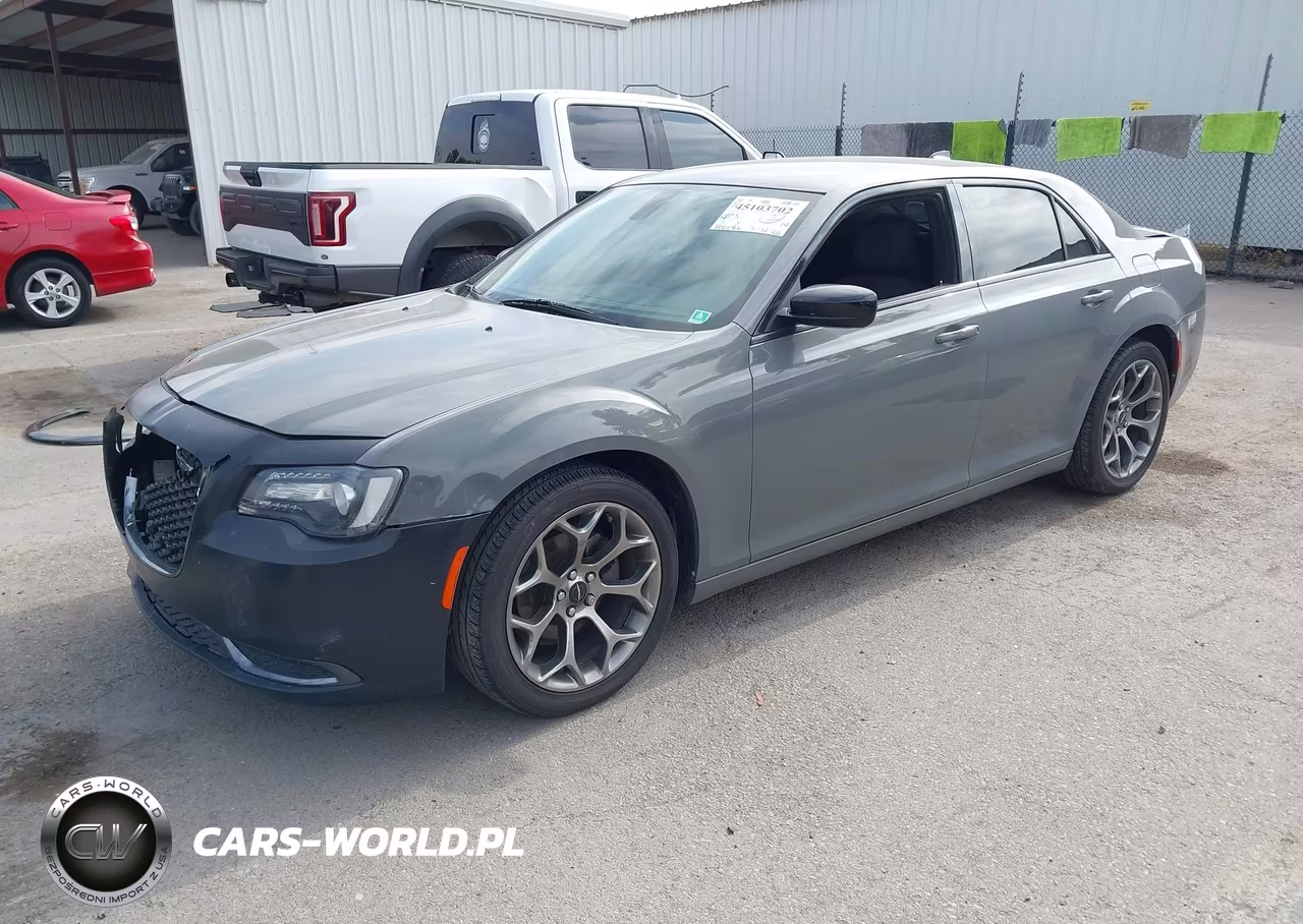 2018 Chrysler 300 Touring VIN:2C3CCAAG8JH302062 - 2