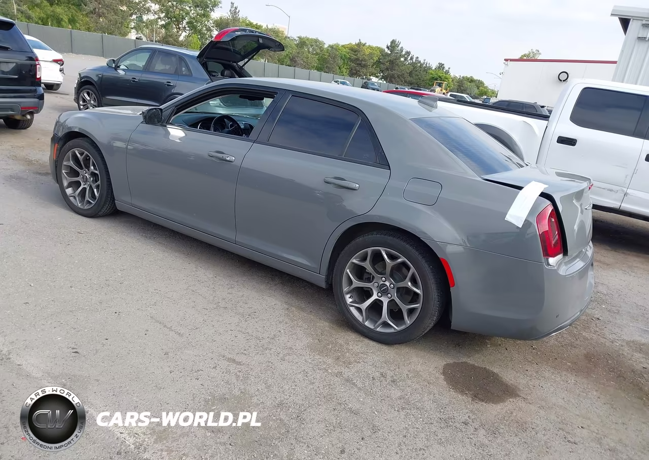 2018 Chrysler 300 Touring VIN:2C3CCAAG8JH302062 - 3