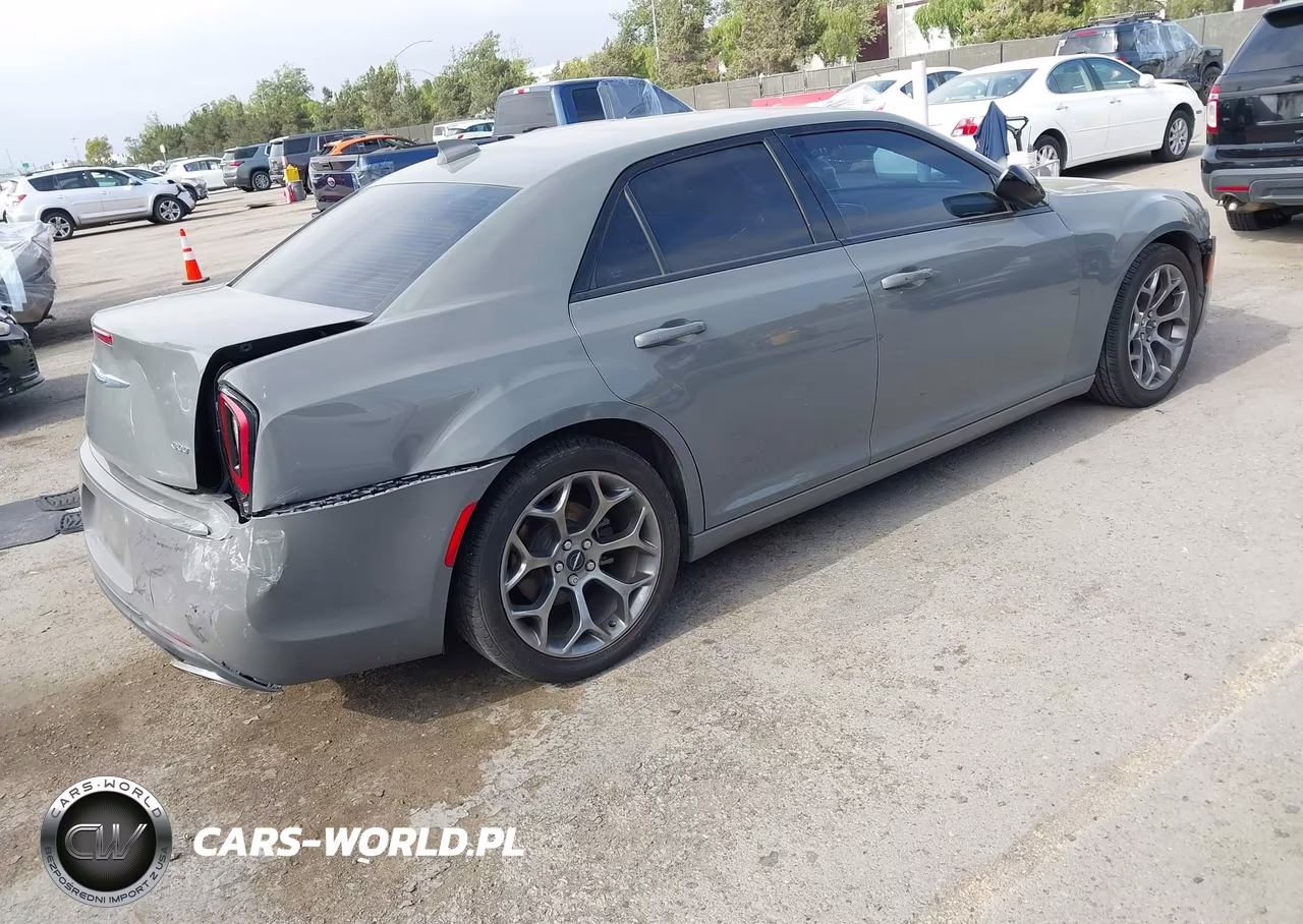 2018 Chrysler 300 Touring VIN:2C3CCAAG8JH302062 - 4