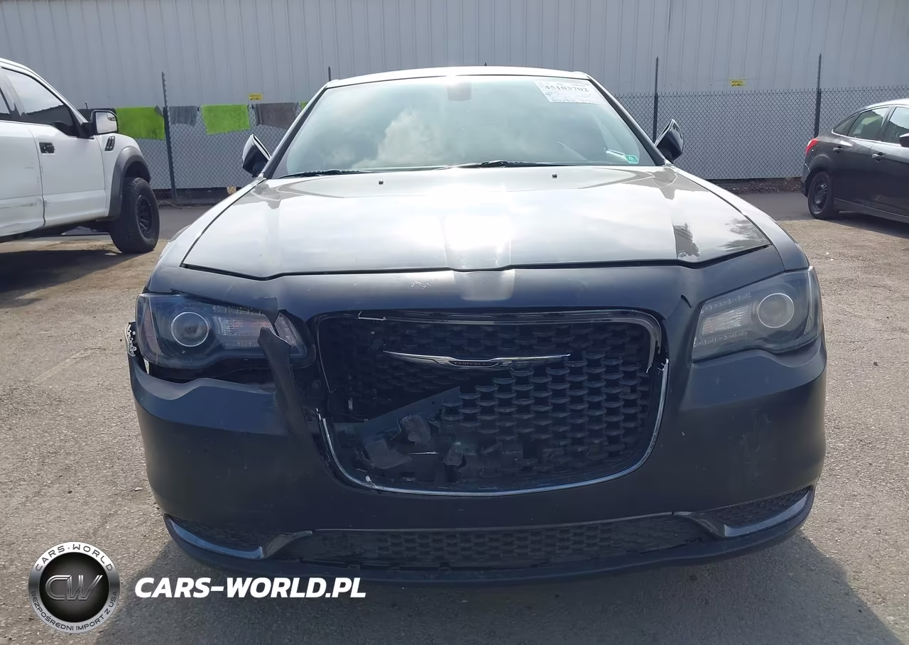 2018 Chrysler 300 Touring VIN:2C3CCAAG8JH302062 - 6