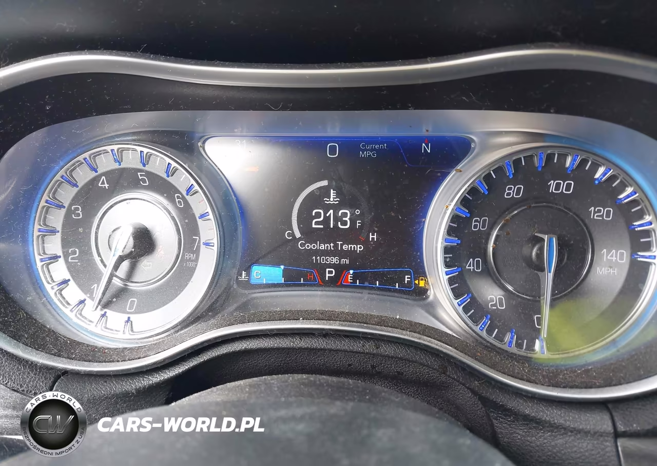 2018 Chrysler 300 Touring VIN:2C3CCAAG8JH302062 - 7