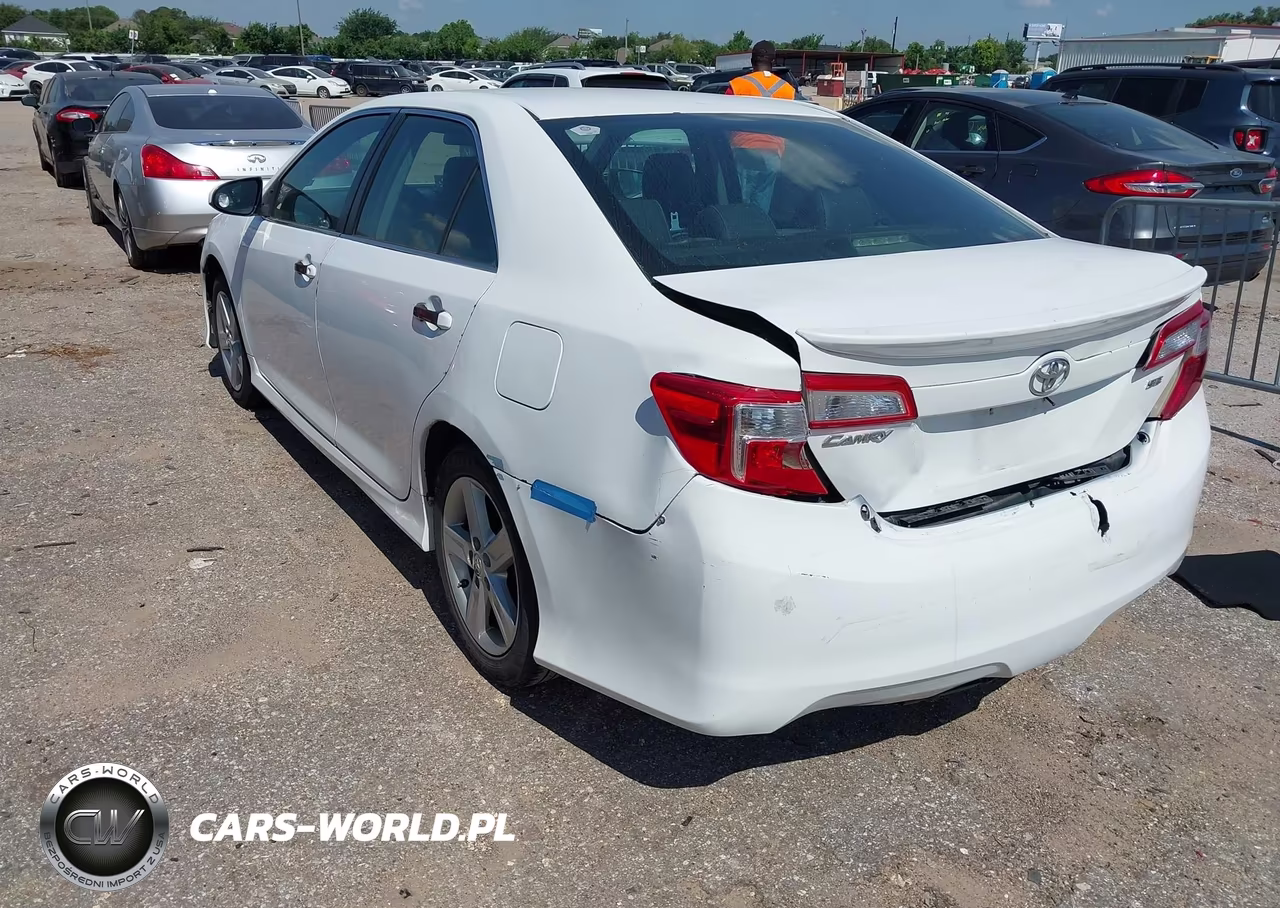 2014 Toyota Camry Se VIN:4T1BF1FK3EU315103 - 3