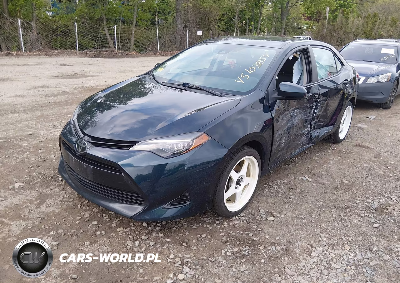 2018 Toyota Corolla Le VIN:2T1BURHE7JC975555 - 2