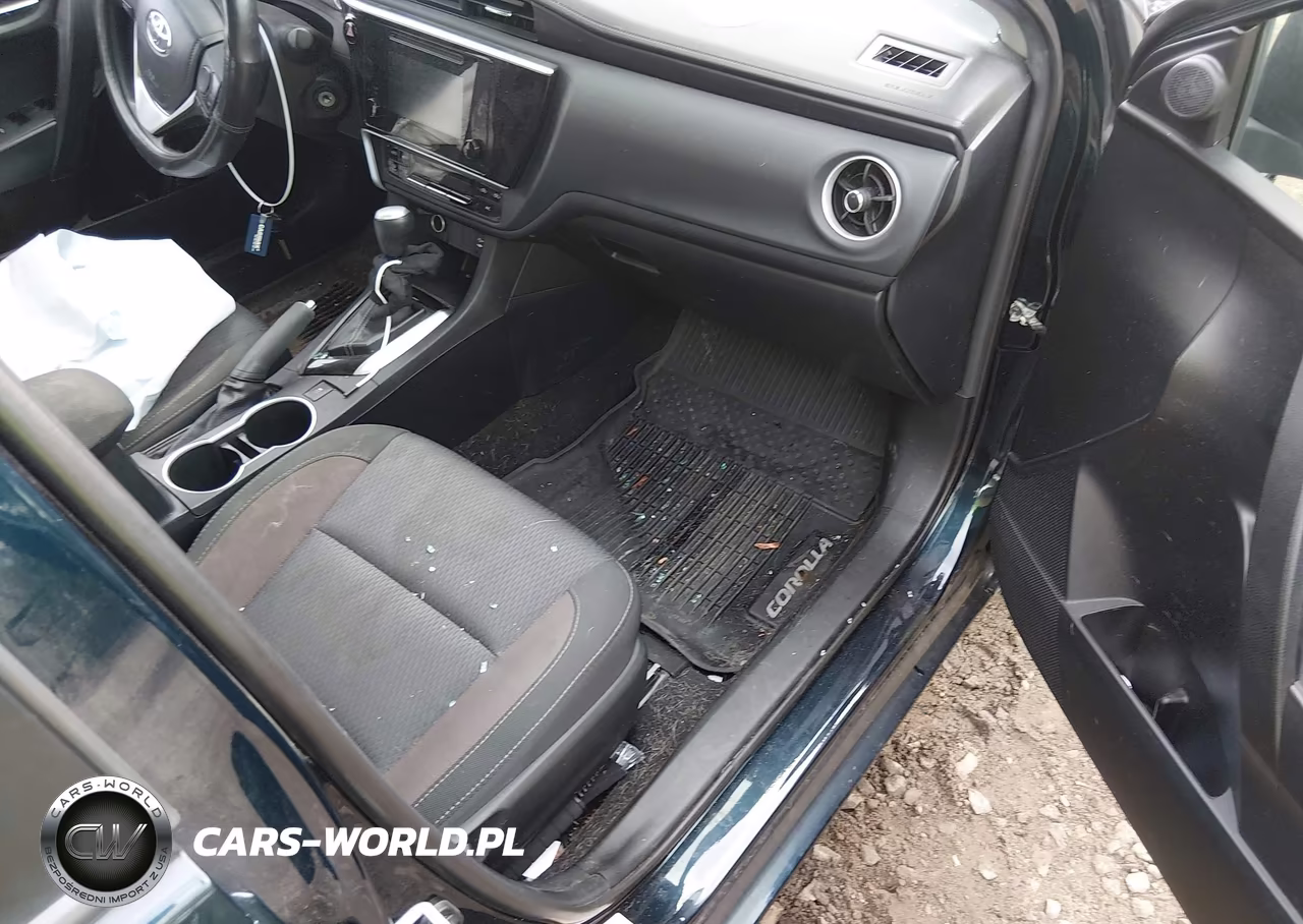 2018 Toyota Corolla Le VIN:2T1BURHE7JC975555 - 5