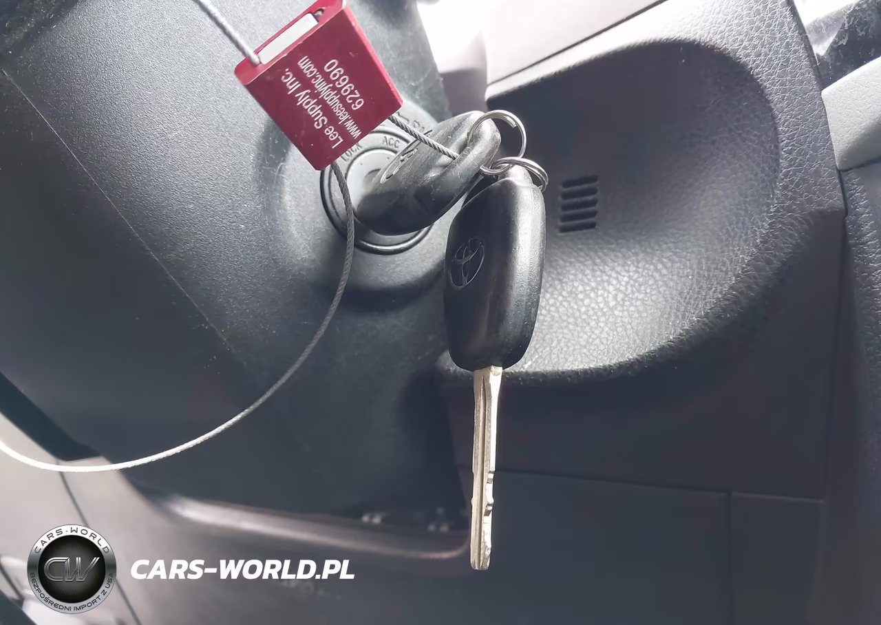 2016 Toyota Corolla Le Plus VIN:5YFBPRHE8GP444932 - 11