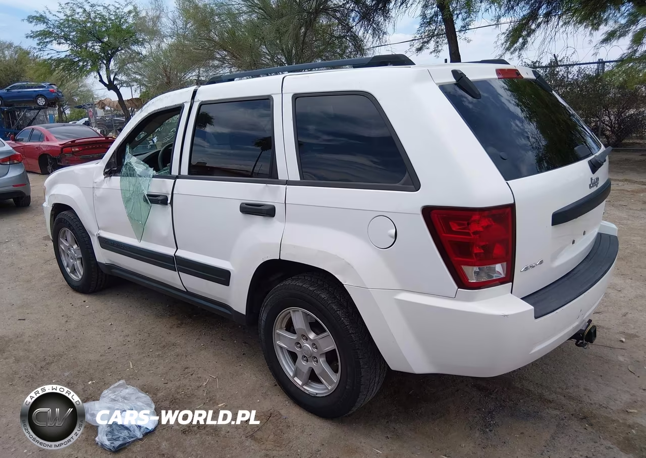 2005 Jeep Grand Cherokee Laredo VIN:1J4GR48K95C607418 - 3