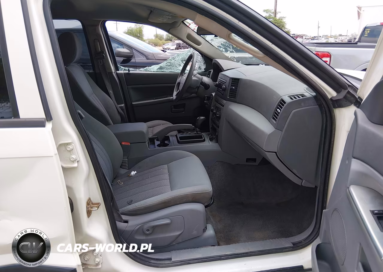 2005 Jeep Grand Cherokee Laredo VIN:1J4GR48K95C607418 - 5
