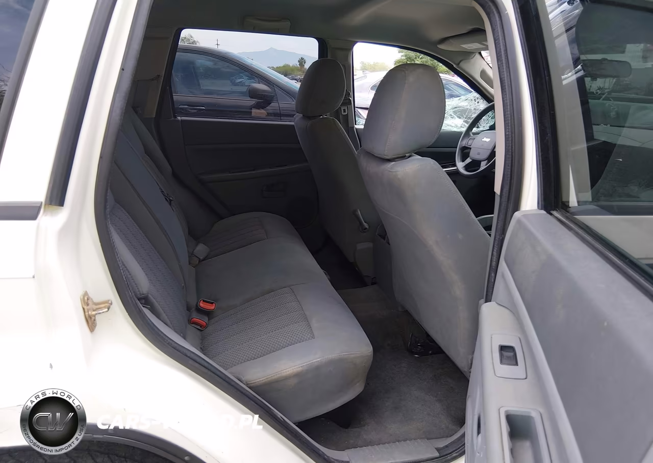 2005 Jeep Grand Cherokee Laredo VIN:1J4GR48K95C607418 - 8
