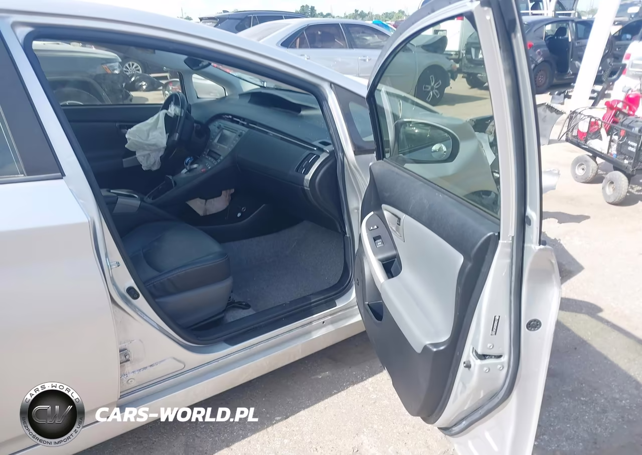 2012 Toyota Prius Four VIN:JTDKN3DUXC5457687 - 5