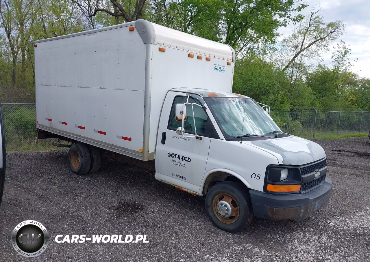 2005 Chevrolet Express Cutaway Base W-C7A