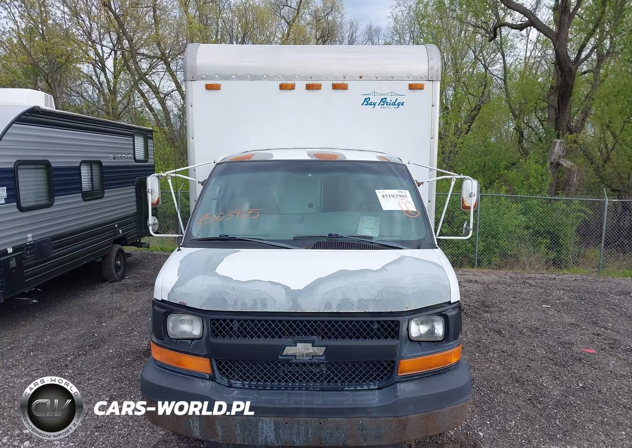 2005 Chevrolet Express Cutaway Base W-C7A VIN:1GBJG31U851204571 - 11